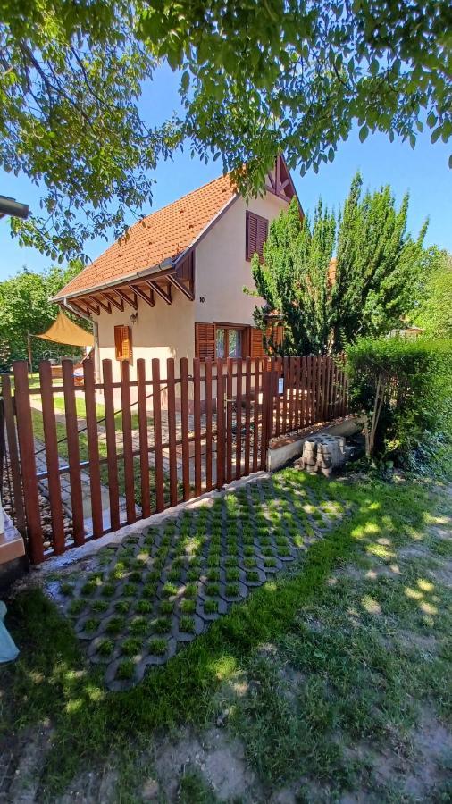 Relax Ii. Vendeghaz Villa Dunapataj Exterior foto